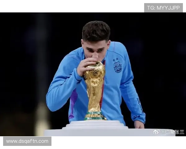 全能前锋模板：阿尔瓦雷斯如何胜任多个位置