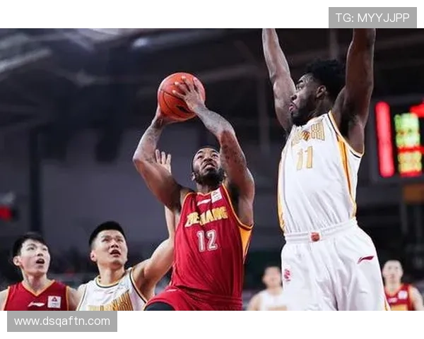 篮球新手必看：如何准确识别和避免防守犯规